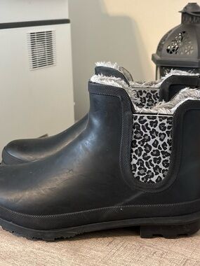 High Sierra Black Faux-Fur Lined Rain Boots with Leopard Accent